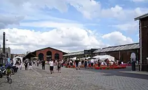 L'extérieur de la gare.