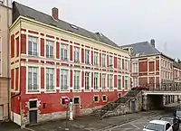 Immeubles du rang du plat d'eau. Vue de l'amont du Pont-neuf vers l'aval.