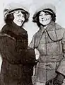 L'actrice Lillian Walker (en) et Hazel Bye portent le tammy (1921)