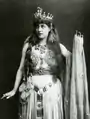 Photo de Lillie Langtry en Cléopâtre dans Antony and Cleopatra. par W. & D. Downey.