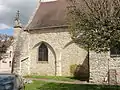 Grandes arcades bouchées au sud.