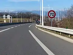 70 km/h dans l'échangeur entre l'A40 et l'A41, Saint-Julien-en-Genevois, Haute-Savoie.