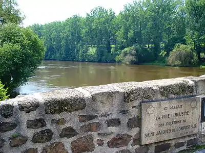 La rive vue du Pont Saint-Étienne.