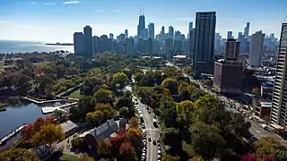 Vue sur le sud de Lincoln Park et les gratte-ciel de Downtown Chicago.