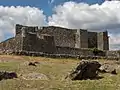 (pt) Castelo de Lindoso: vista das muralhas medievais; em primeiro plano o baluarte seiscentista.