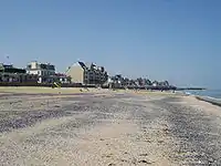 La digue vue de la plage.