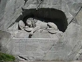 Le Lion de Lucerne dédié aux Gardes suisses massacrés.