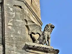Un des quatre lions ailés sur le clocher de l'église Saint Just de Danjoutin