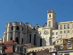 Ruines du couvent et de l'église du Carmo vues du Rossio