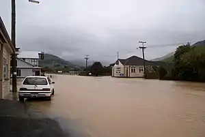 Inondation de la ville de Little River par la rivière Okana en 2011.