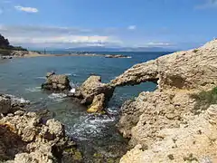 Vue sur le littoral de la Costa Brava et la baie de Rosas vers le site archéologique gréco-romain d'Empúries.