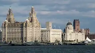 Pier Head, avec le Royal Liver Building, le Port of Liverpool Building et le Cunard Building.