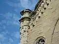 Le socle d’un pinacle à un stade avancé de dégradation