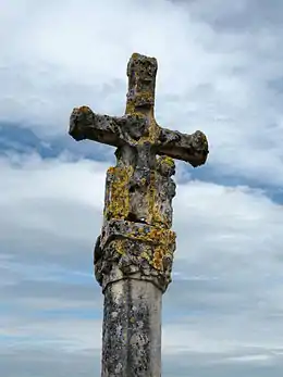 Croix en pierre.