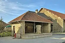 Fontaine-lavoir Grande Rue.