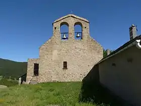 L'église et son clocher-mur vu de l'ouest