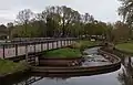 Lochem, pont pour les cyclistes et les piétons sur la Berkel-barrage