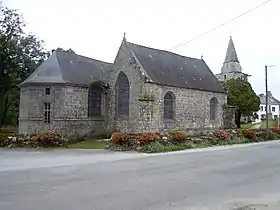 Église Saint-Maloavec le sol d'assiette de son placître