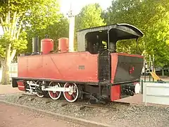 locomotive Pinguely 103 de 1905, du chemin de fer du Vivarais ex CM, en monument à Tournon (Ardèche)