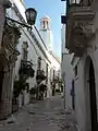 Ruelle du centre et tourelle de l'horloge