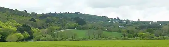 La montagne de Locronan et le hameau de Kergoat.