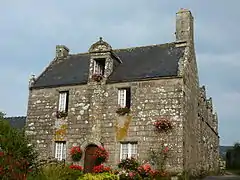 Une maison ancienne du bourg à Locronan.