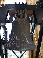 Cloche No 6,(autrefois cloche de la chapelle Notre-Dame de Corbiac), fondue en 1702 (fondeur inconnu), note Fa4, masse : 130 kg, classée monument historique en 1959