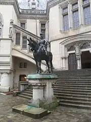 Monument à Louis 1er d'Orléans (1869), château de Pierrefonds.