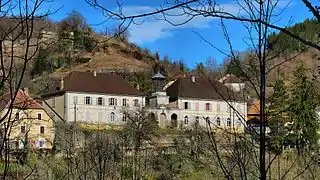 La mairie-école.