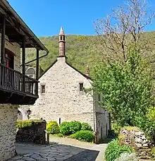 Photo d'une maison qui est le logis du château