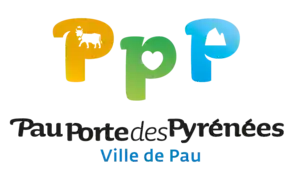 Logo composé de trois lettres P ocre, vert et bleu ; légende noire et bleue :Pau Porte des Pyrénées - ville de Pau.