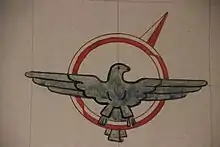 Dessin stylisé d'un aigle aux ailes étendues.