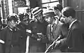 Soldats polonais lisant un tract allemand pendant l'Insurrection de Varsovie