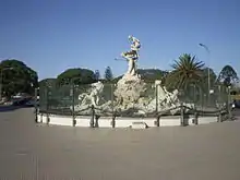 La fontaine face à la Réserve écologique de Buenos Aires.