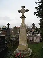 Monument du milieu du XIXe siècle au cimetière