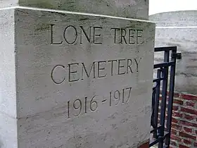 Plaque d'entrée du cimetière.