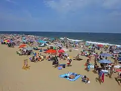 Une plage de Long Branch.