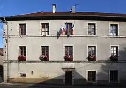 La mairie-école.