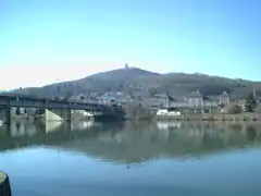 Vue vers le Mont-Saint-Quentin et le pont de Verdun.