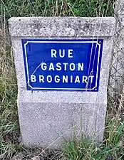 La plaque de rue à Longuenesse.