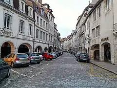 Rue du Commerce.