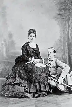 Lord Randolph Churchill et Lady Randolph Churchill (Jennie Jerome), en 1874 à Paris.