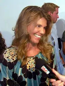 Lori Loughlin interprète Debbie Wilson