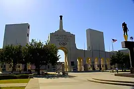 Los Angeles Memorial Coliseum. Stade multifonction inauguré en 1923, hôte des Jeux olympiques d'été de 1932 et 1984.