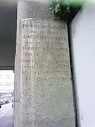 pierre gravée portant un texte précisant que les trois frères Bonaparte Joseph, Louis et Jérôme méditèrent à cet endroit sur la perte de leur pouvoir