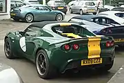 Lotus Elise peinte en BRG avec une bande jaune comme l'équipe Lotus F1 jusqu'à la fin de la saison 1967.