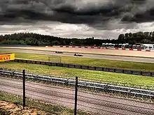 Photo de monoplaces Toro Rosso et Lotus sur le Nürburgring.