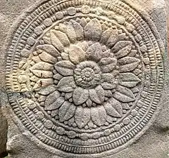 Lotus et motifs hellénistiques.