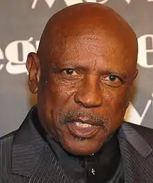 Louis Gossett Jr., Oscar du meilleur acteur dans un second rôle en 1982 et Golden Globe du meilleur acteur dans un second rôle en 1983 pour son rôle dans Officier et Gentleman.