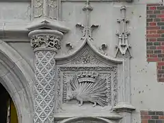 Arc en accolade (1498-1503, Aile Louis XII, château de Blois).